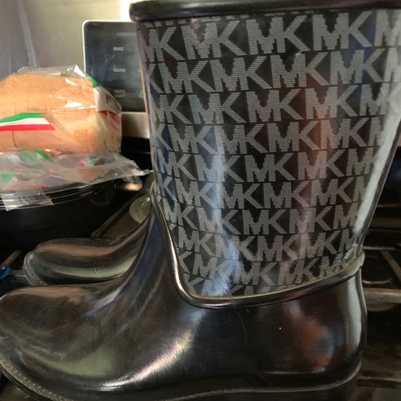 Michael kors rain boots - Picture 2 of 2